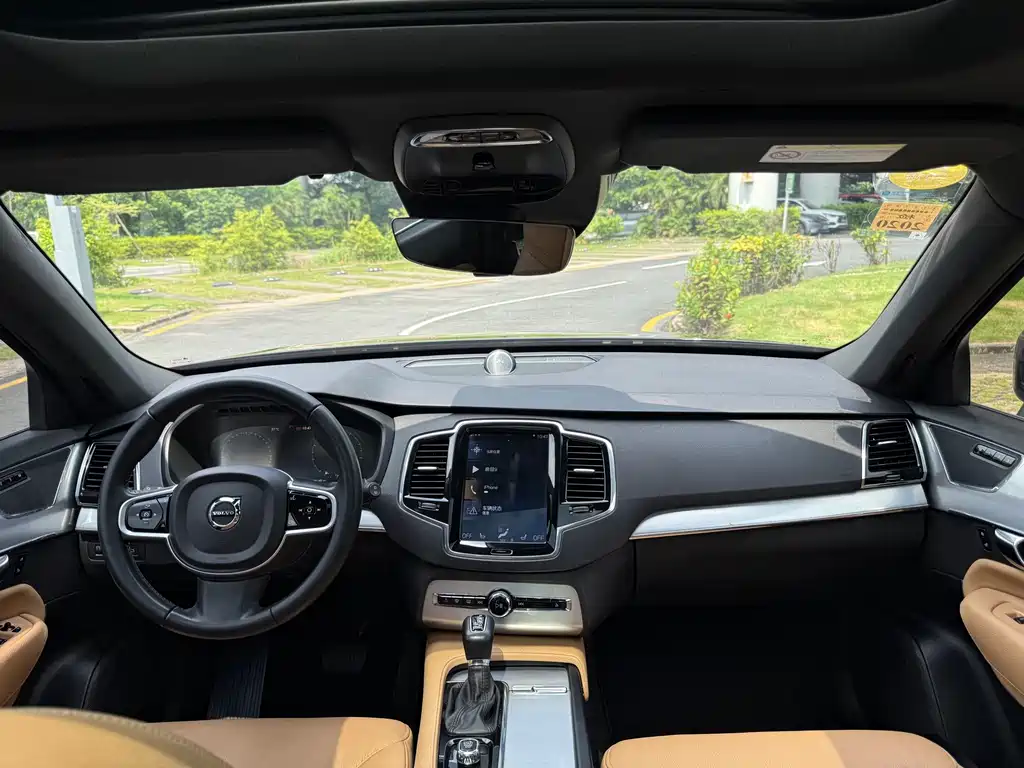 Volvo XC90 2018 T6 5 мест
