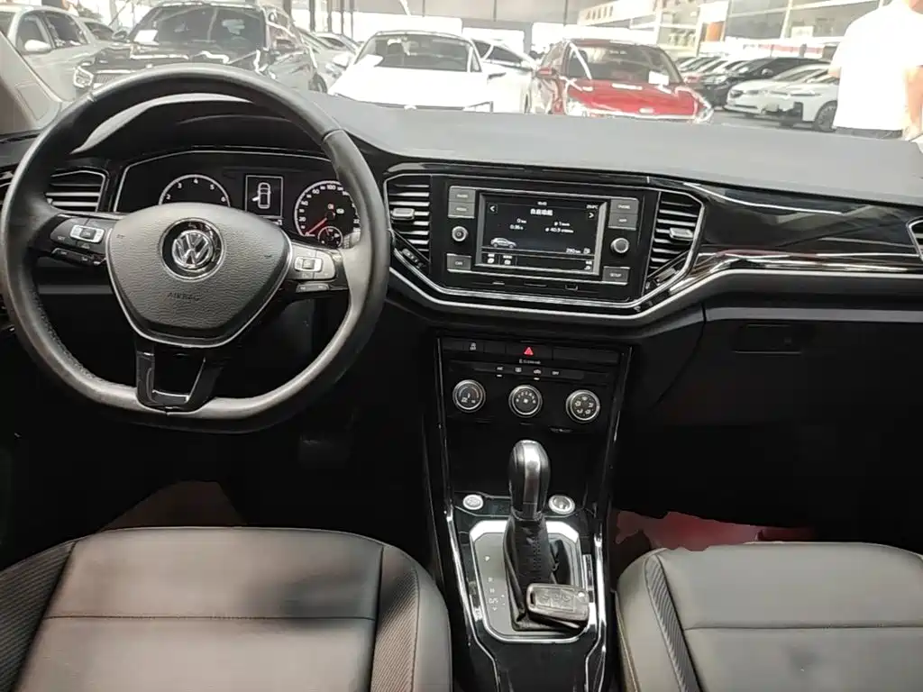Volkswagen T-Roc — миниатюра 10