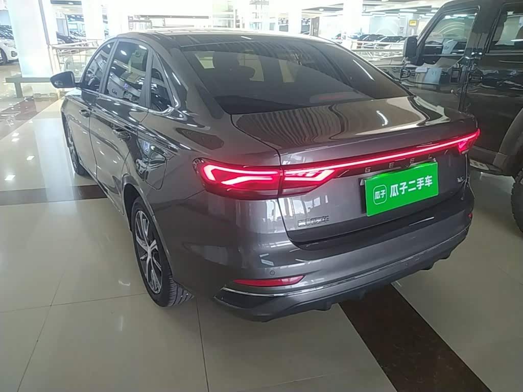 Geely Emgrand 1.5 л 2024 г. Серебристо-серый, пробег 4300 км