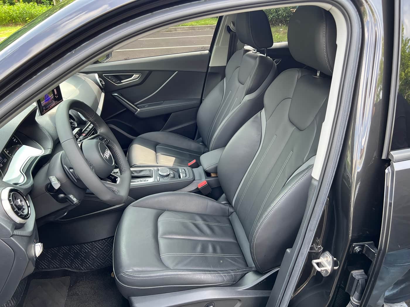 Audi Q2L 1.4 л 2021 г. Серебристо-серый, пробег 14000 км