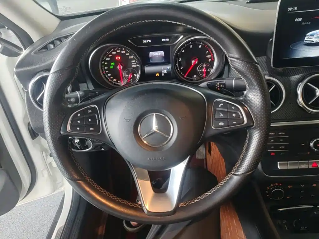 Mercedes-Benz GLA — миниатюра 11