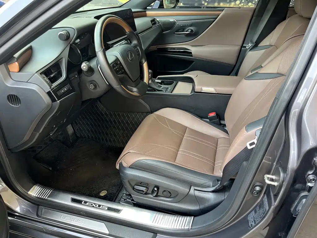 Lexus ES 2022 300h F SPORT