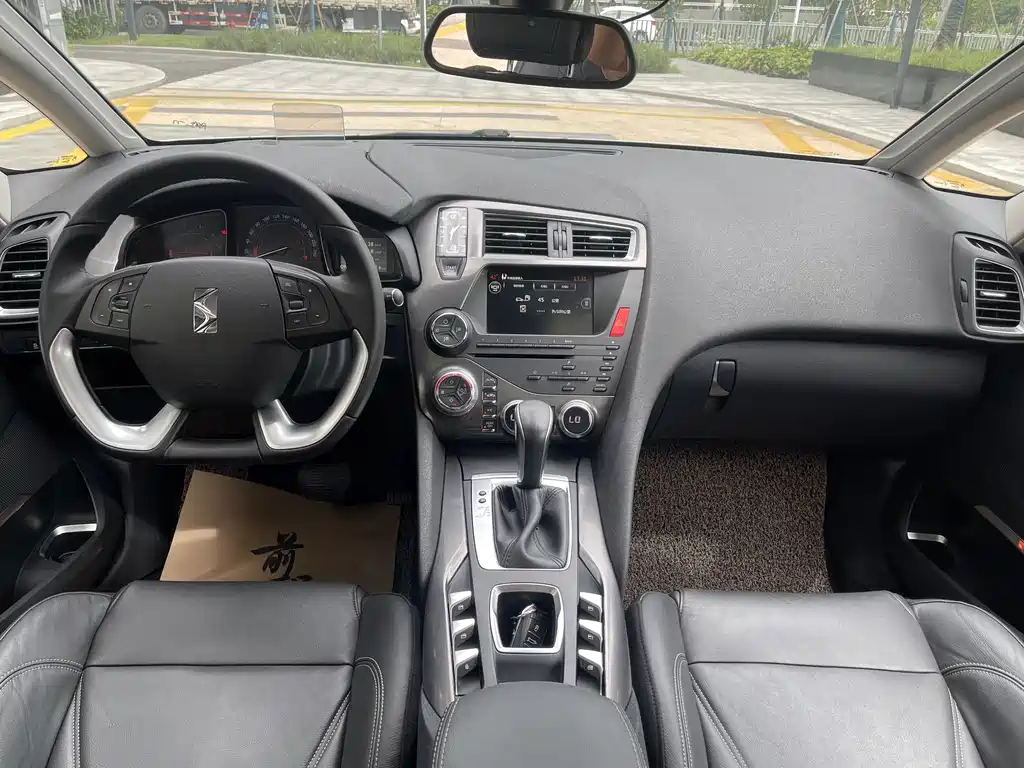 DS 5 2014 1.6T Luxury THP160