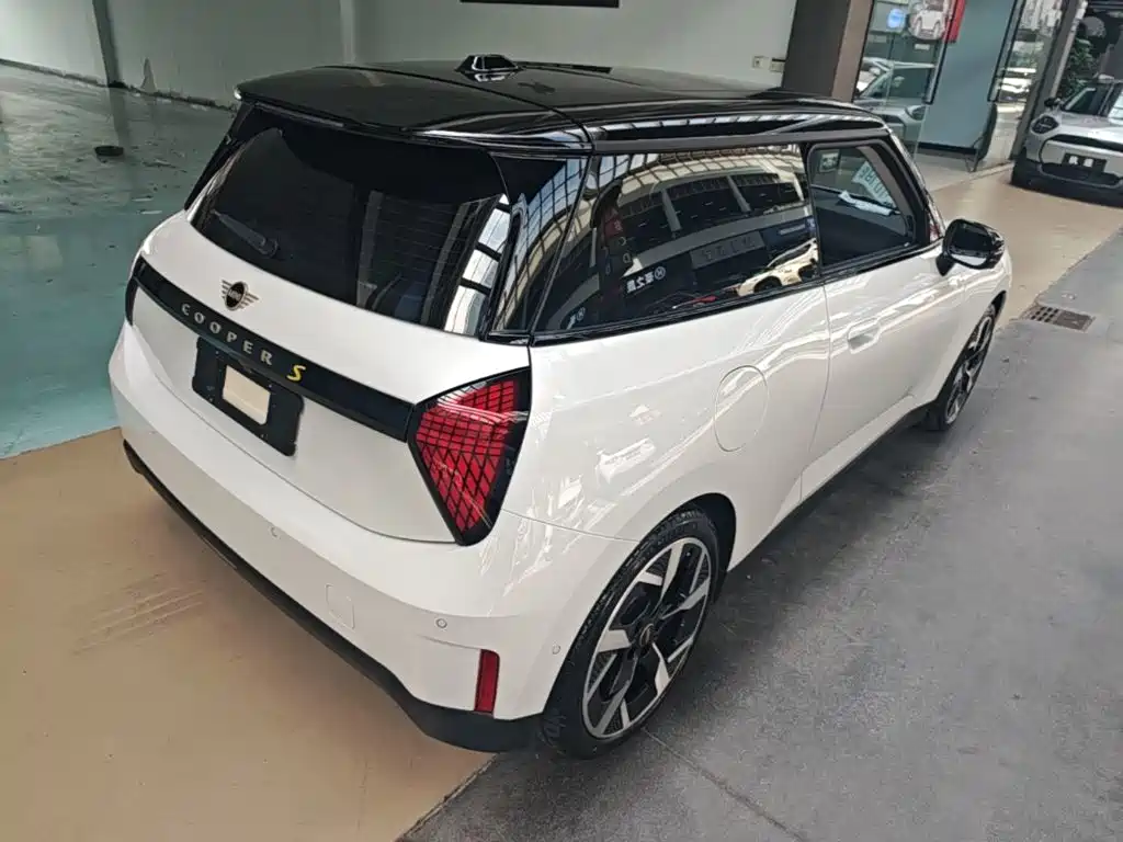 MINI MINI COOPER EV — миниатюра 7