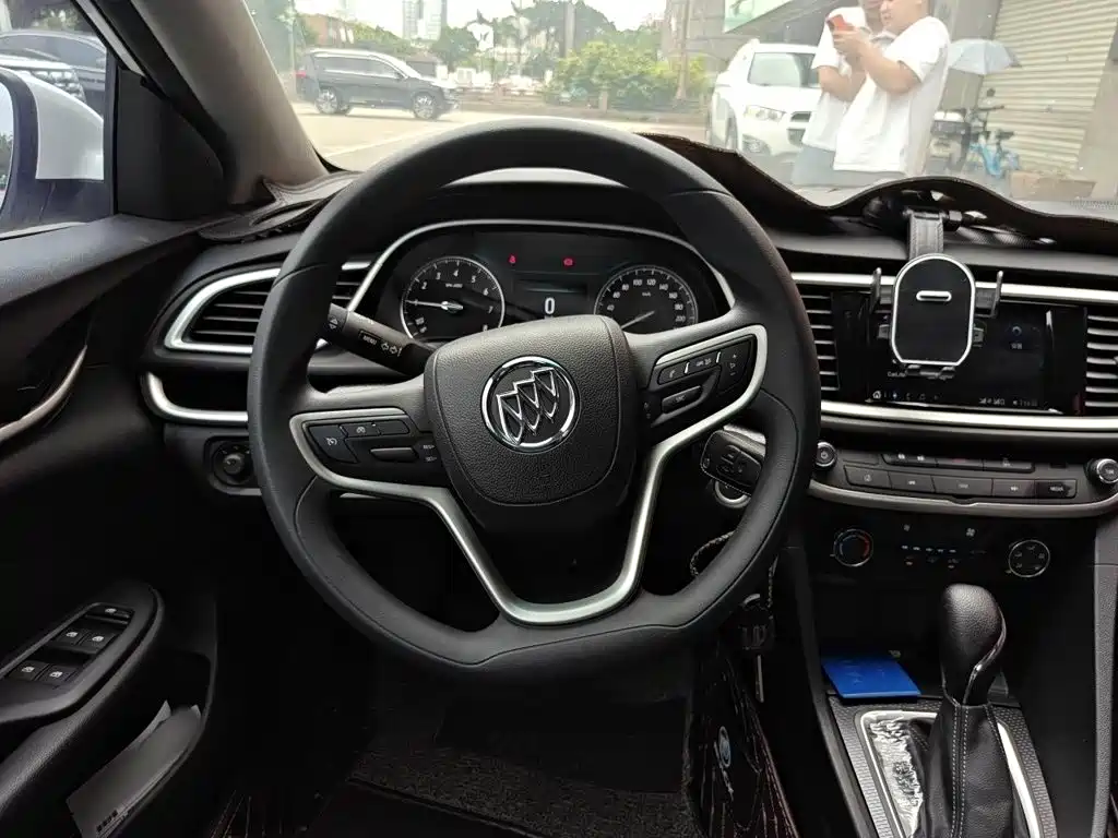 Buick Excelle — миниатюра 3