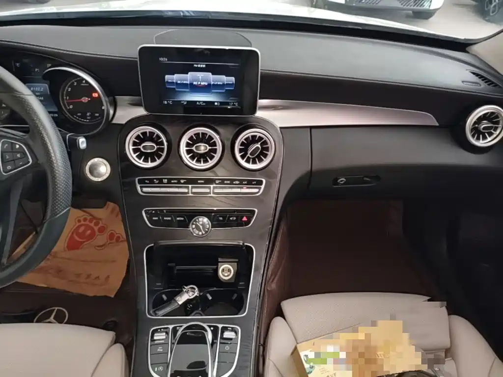 Mercedes-Benz C-Class — миниатюра 13