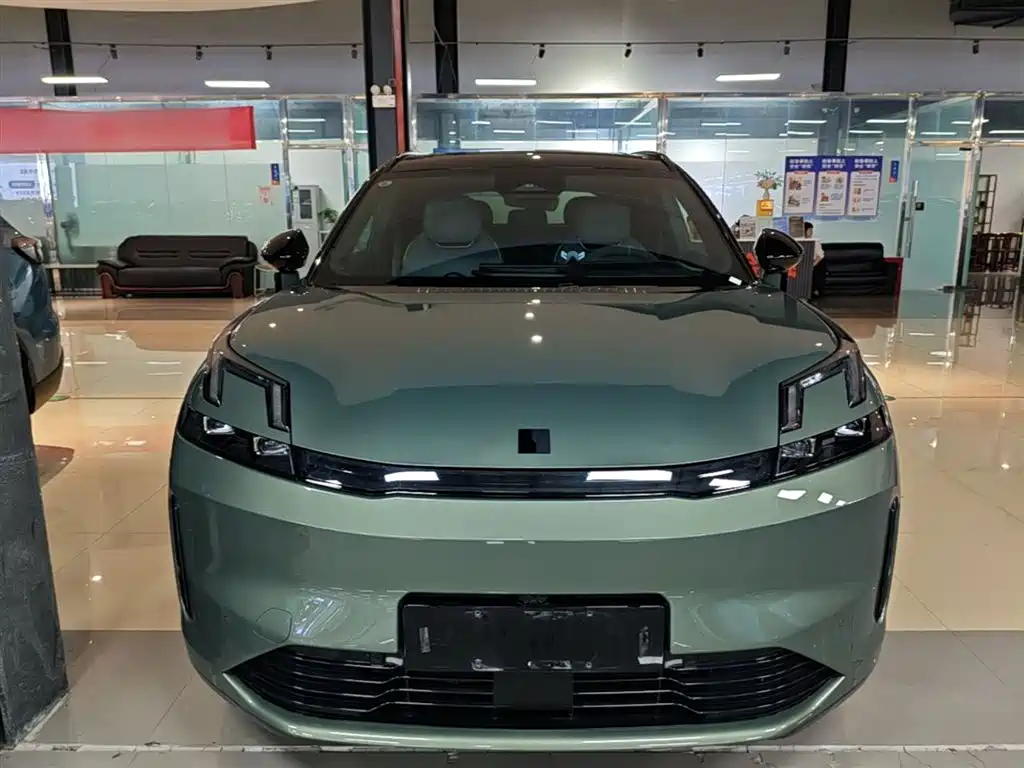 Lynk & Co 08 EM-P 2023 220km Halo