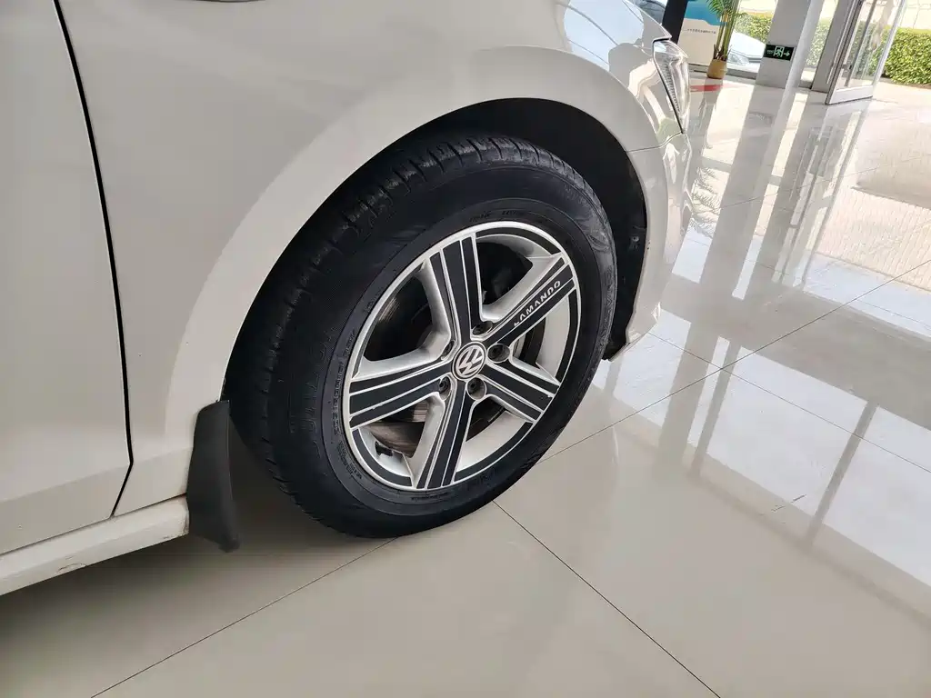 Volkswagen Lamando 2019 230TSI DSG VI