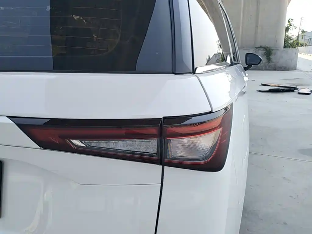 Wuling Jiachen — миниатюра 8