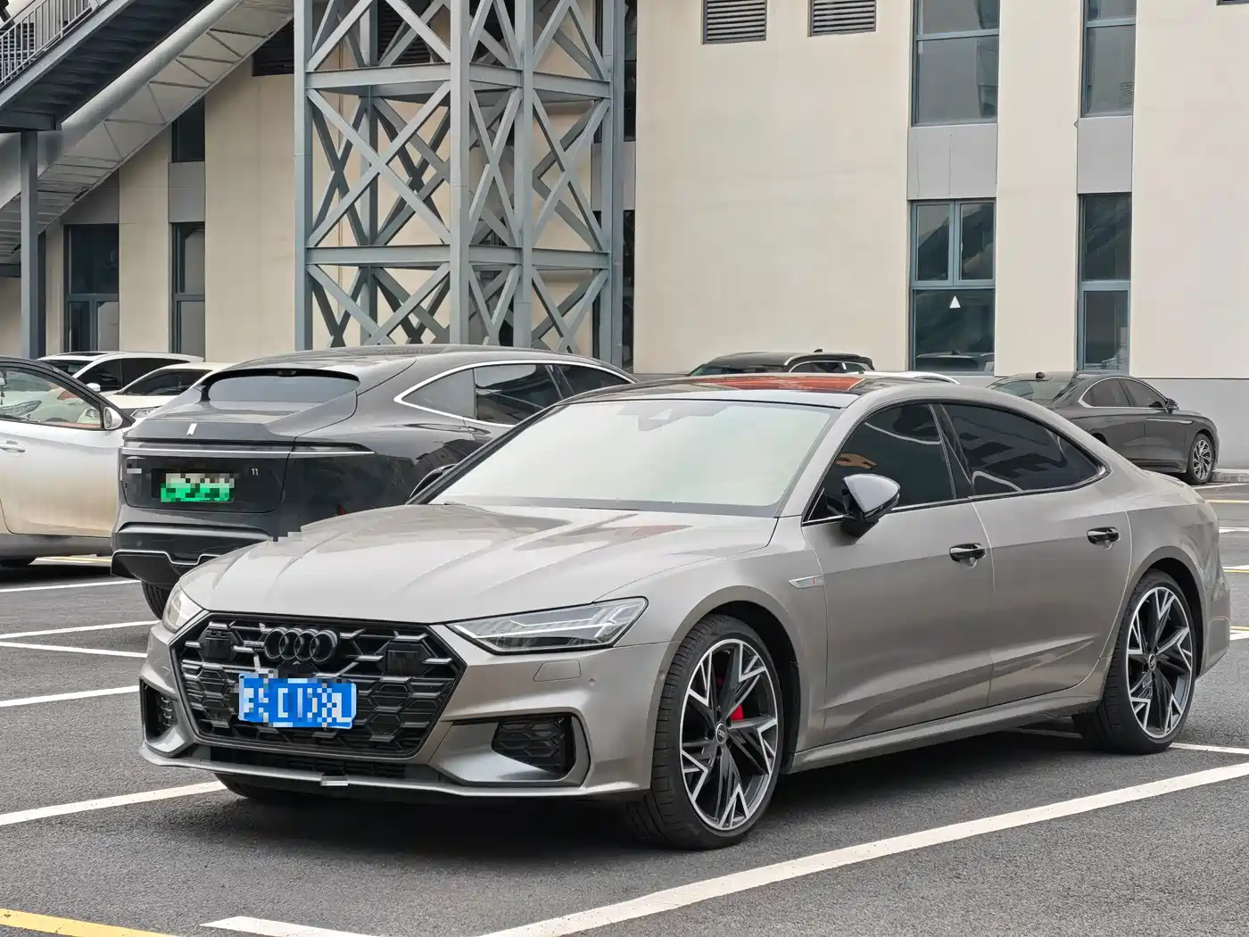 奥迪A7L 2024款 45 TFSI quattro 黑武士版 2024