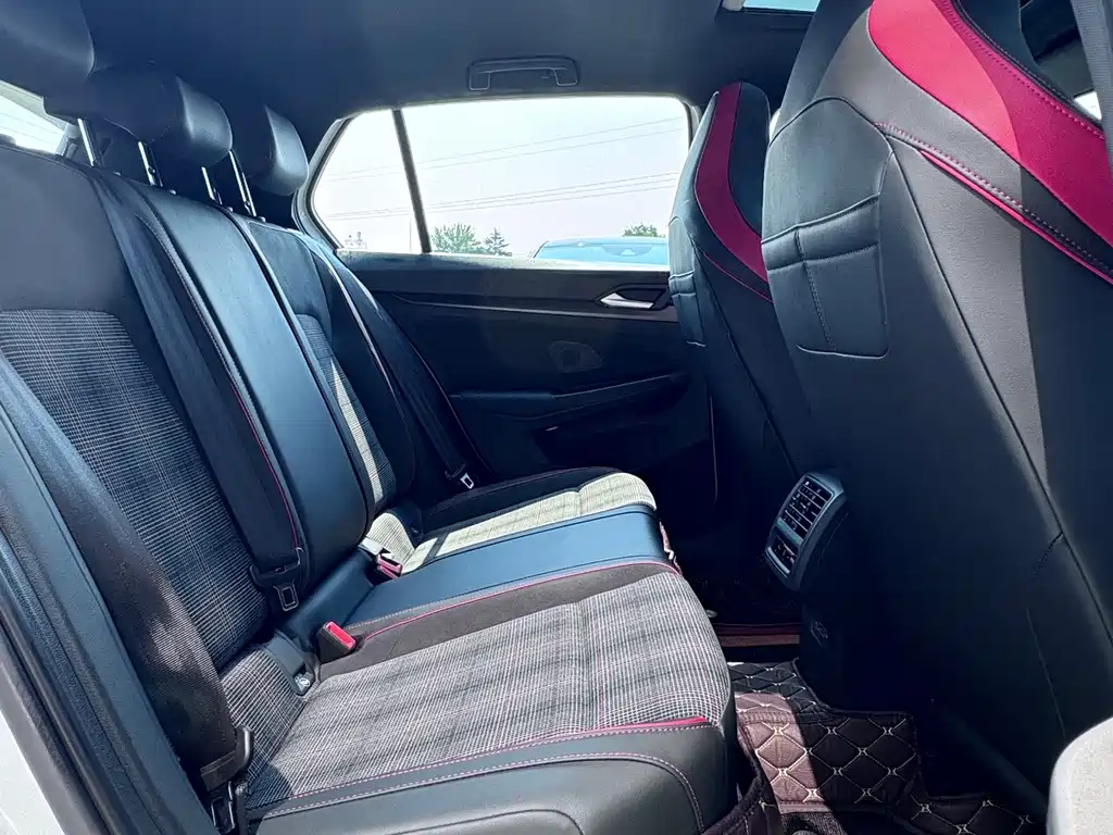 Volkswagen Golf GTI — миниатюра 13
