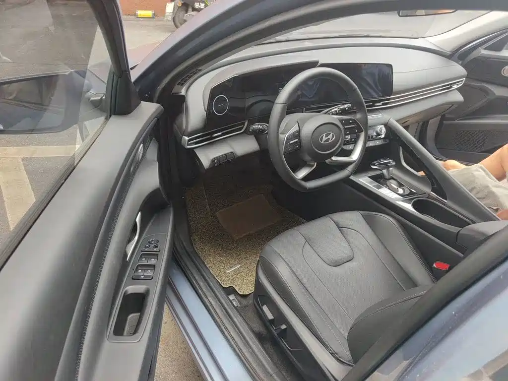 Hyundai Elantra — миниатюра 17