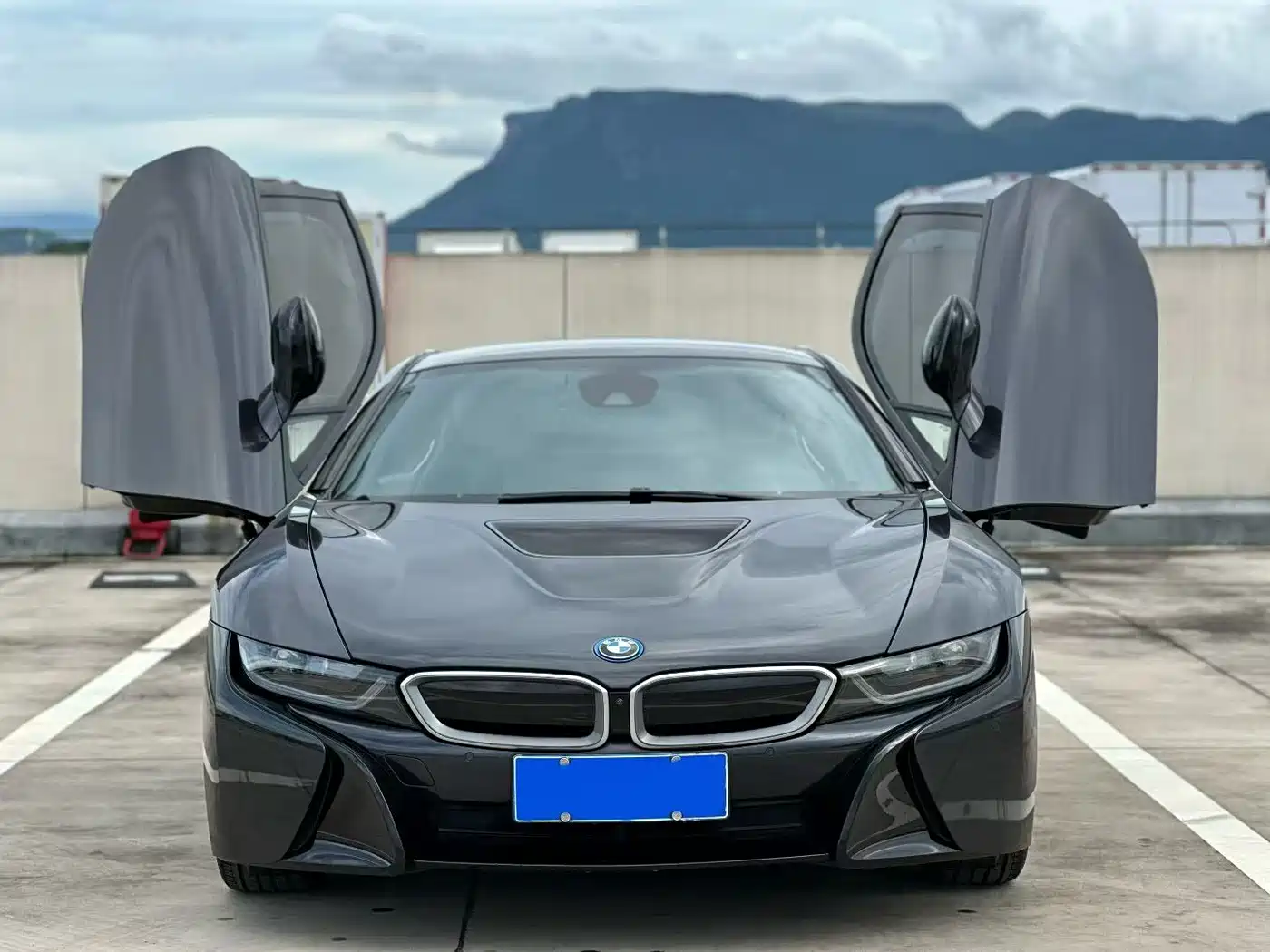 BMW i8