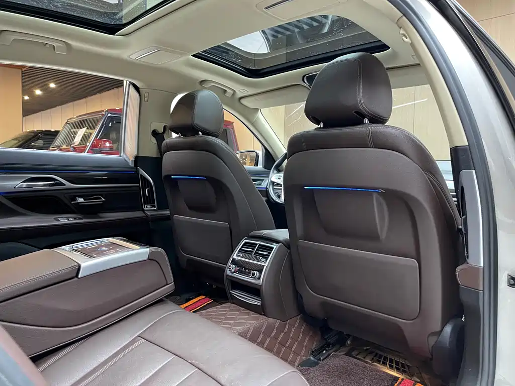 BMW 7 Series 7 2016 730Li Lead