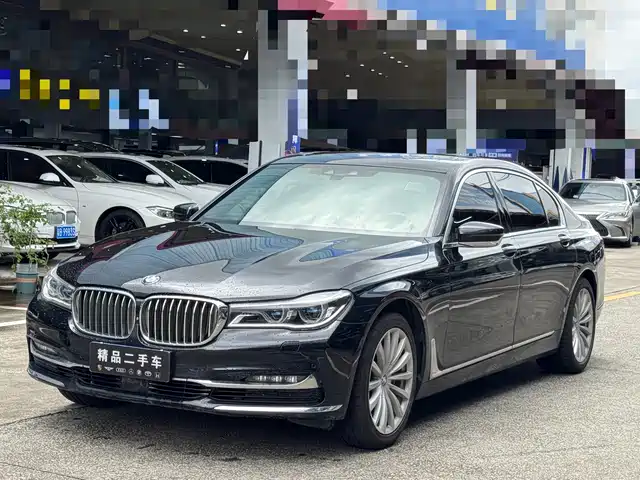 BMW 7-Series — фото 1
