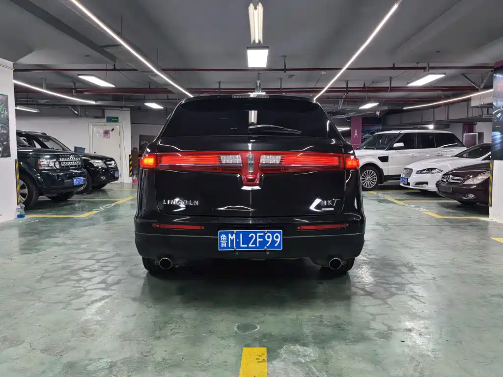 Lincoln MKT — миниатюра 4