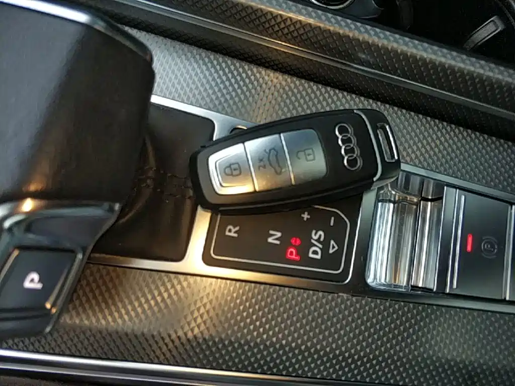 Audi A6L 2023 40 TFSI Luxury