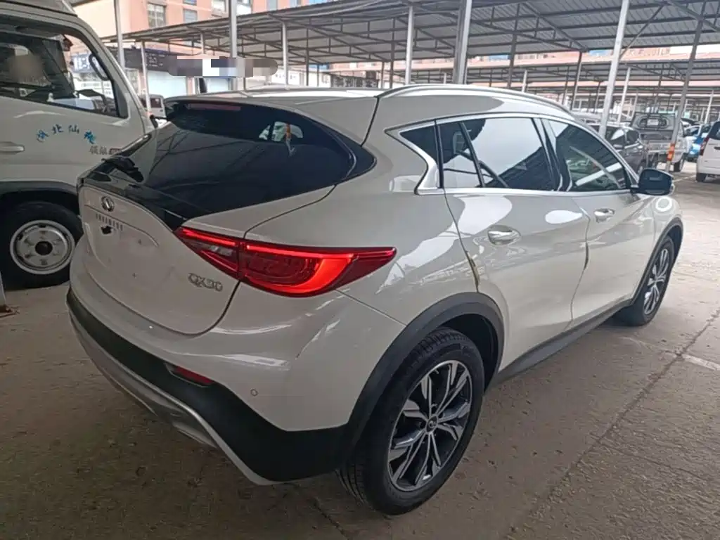 Infiniti QX30 — миниатюра 7