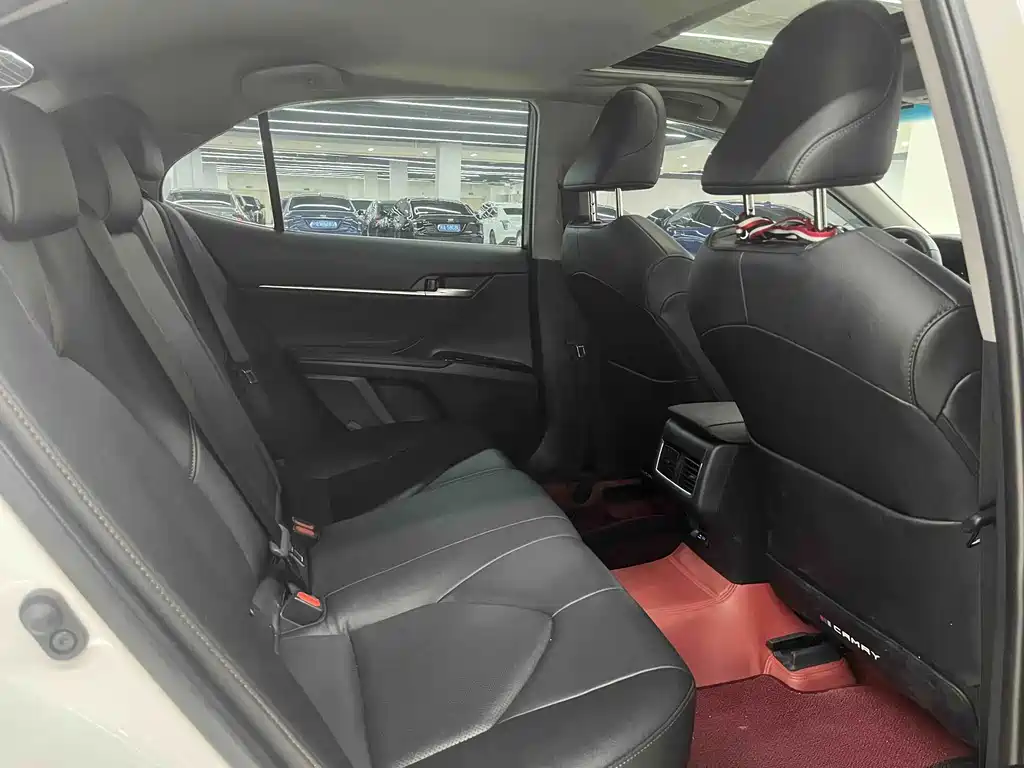 Toyota Camry — миниатюра 12