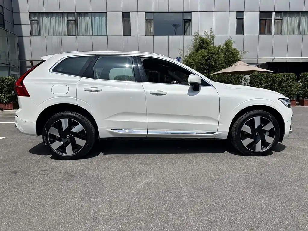 VOLVO XC60 PLUG IN HYBRID