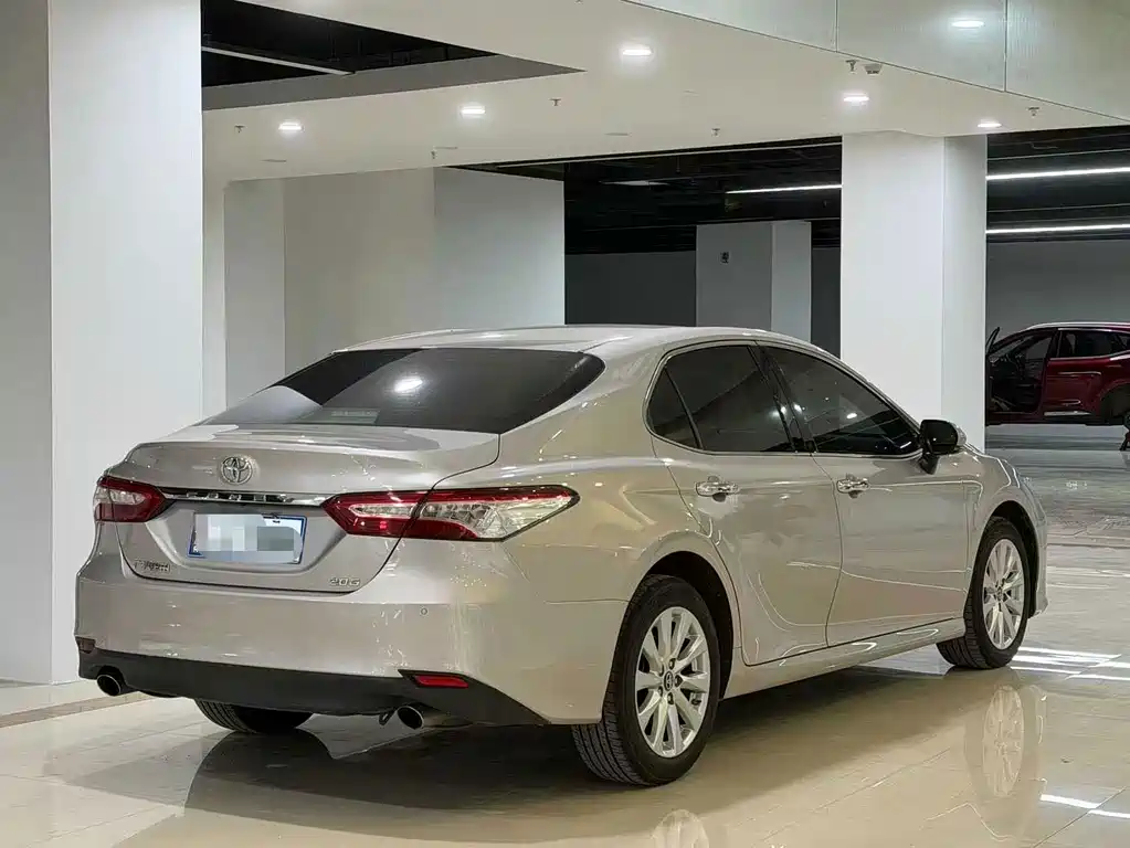 Toyota Camry — миниатюра 4