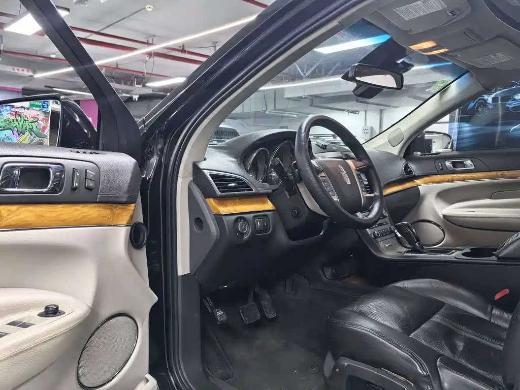 Lincoln MKT — миниатюра 5