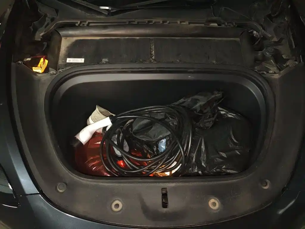 Tesla Model Y — миниатюра 11