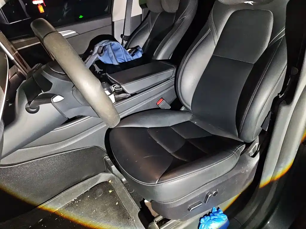 Tesla Model Y — миниатюра 8