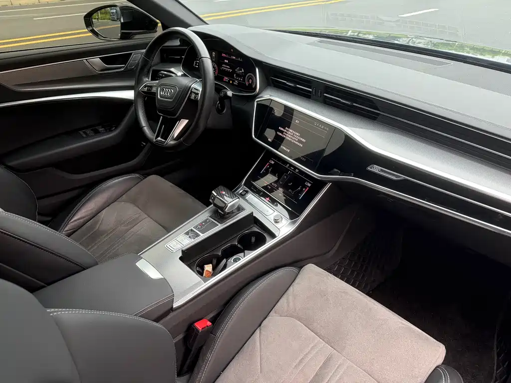 Audi A6L 2023 40 TFSI Luxury