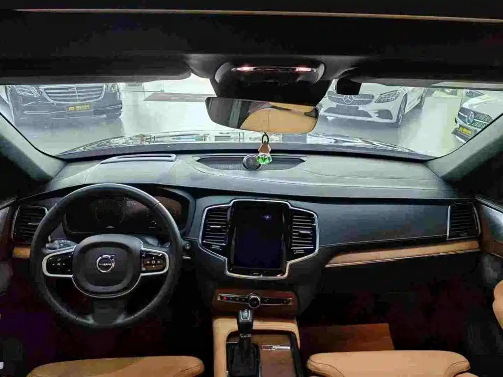Volvo XC90 2018 T6 7 мест