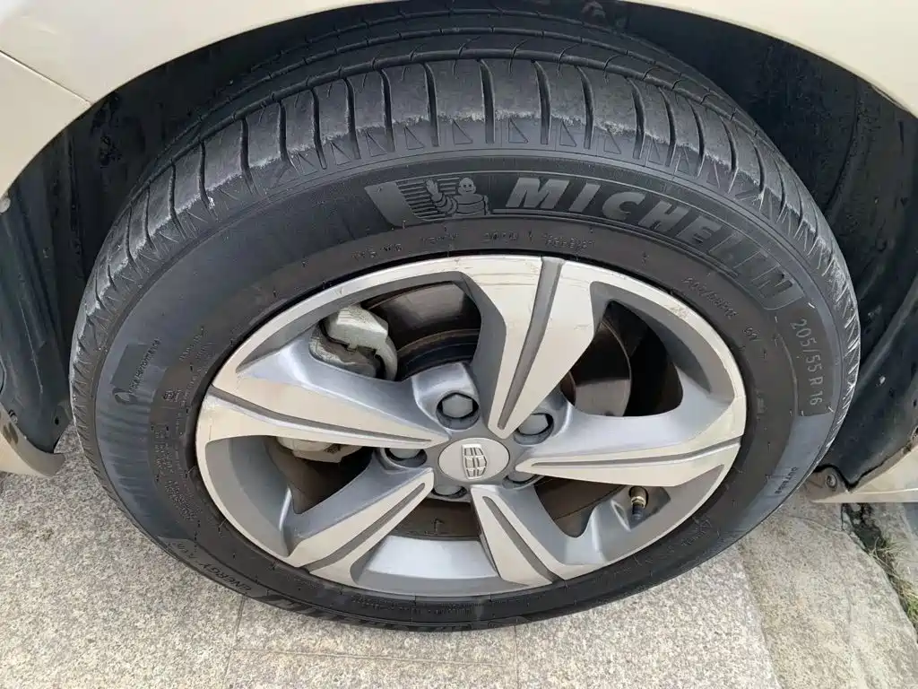 Geely Emgrand GL — миниатюра 9