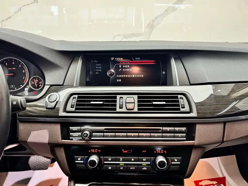 BMW 5 Series — миниатюра 11