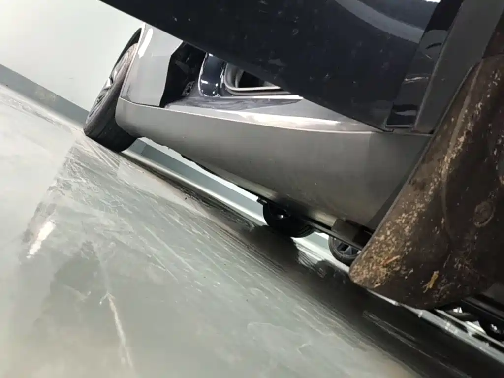 Tesla Model Y — миниатюра 21