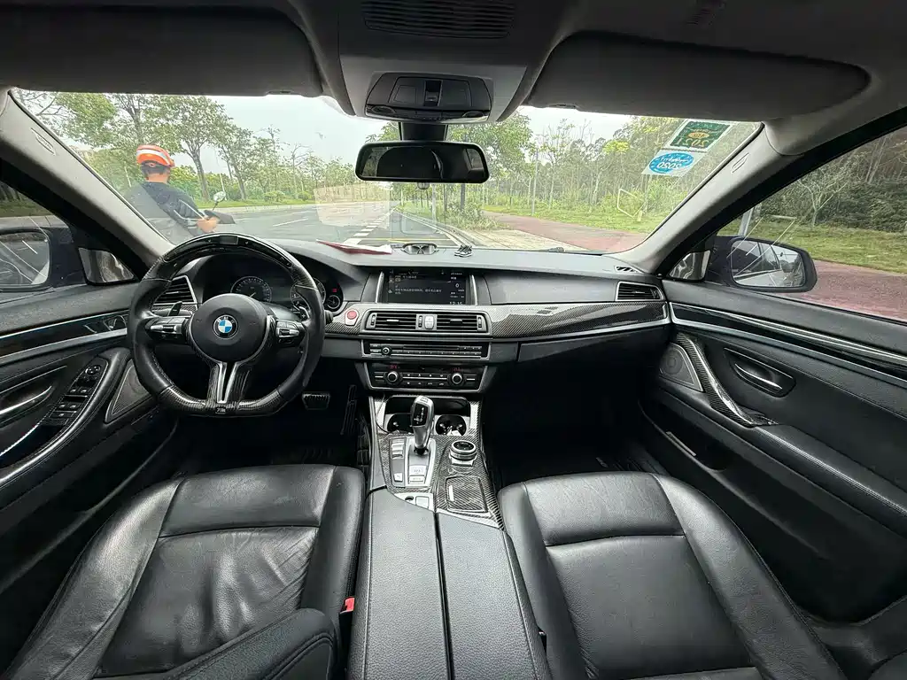 BMW 5 Series — миниатюра 6