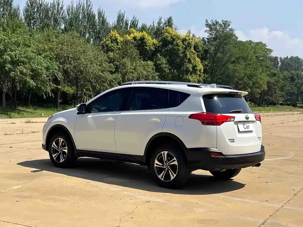 Toyota RAV4 — миниатюра 9