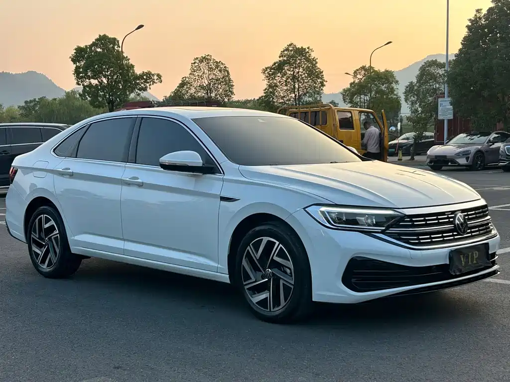 Volkswagen Sagitar — миниатюра 2