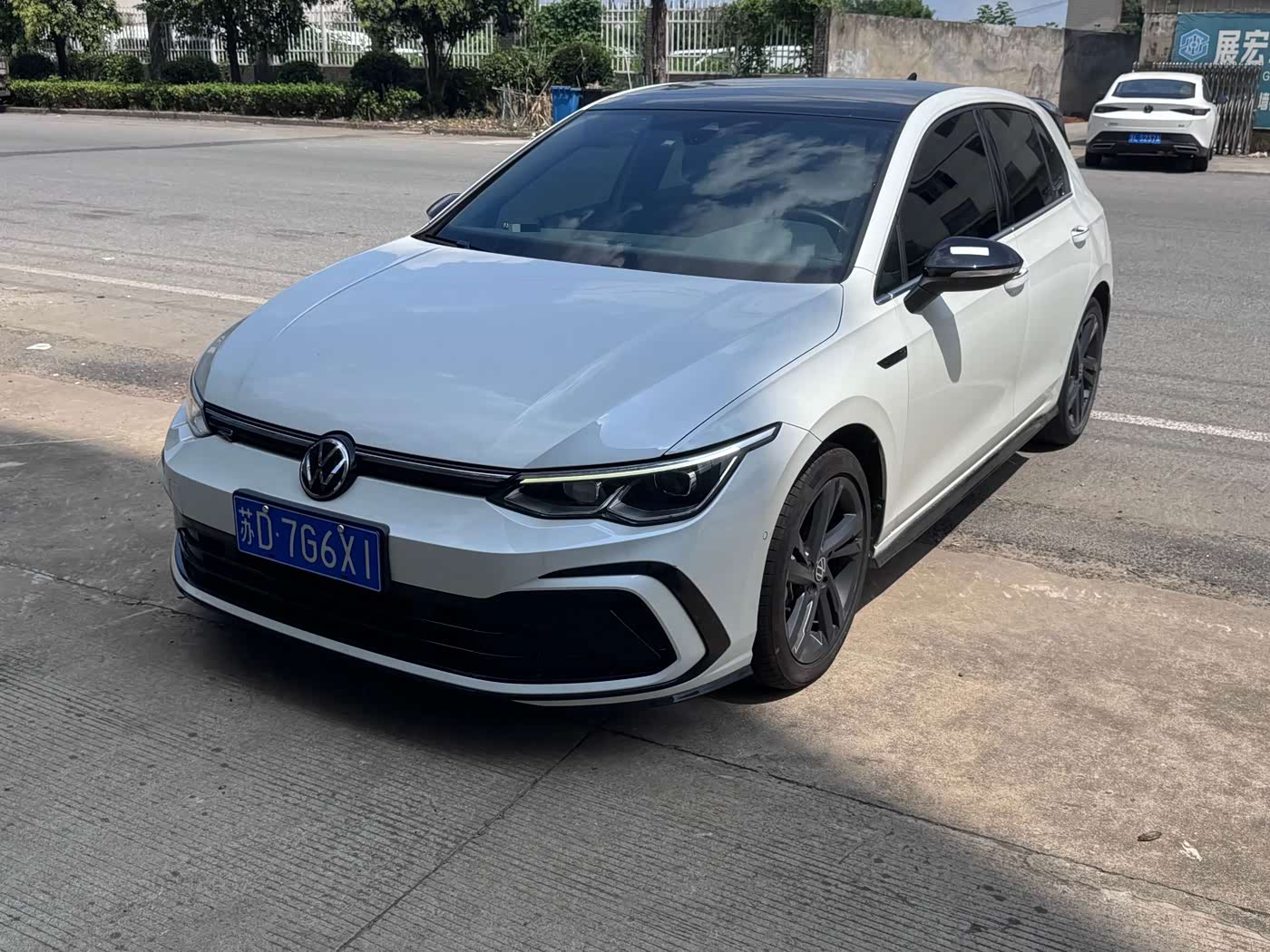 Volkswagen Golf 1.4 л 2021 г. Белый, пробег 49000 км