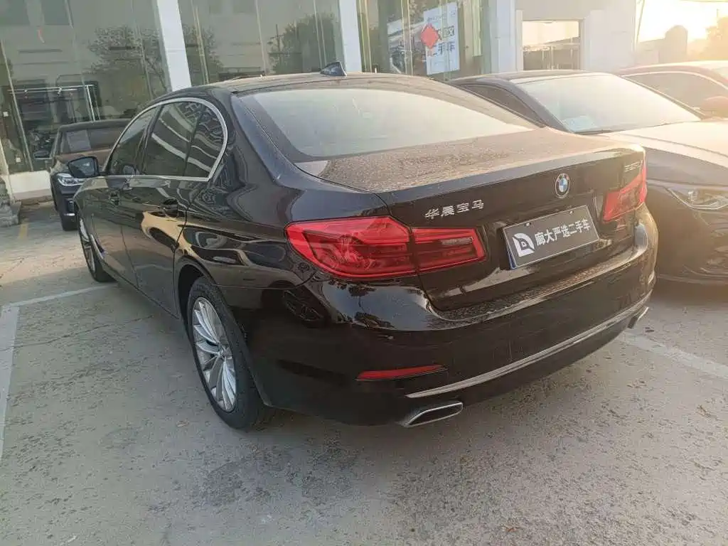 BMW 5 Series — миниатюра 6