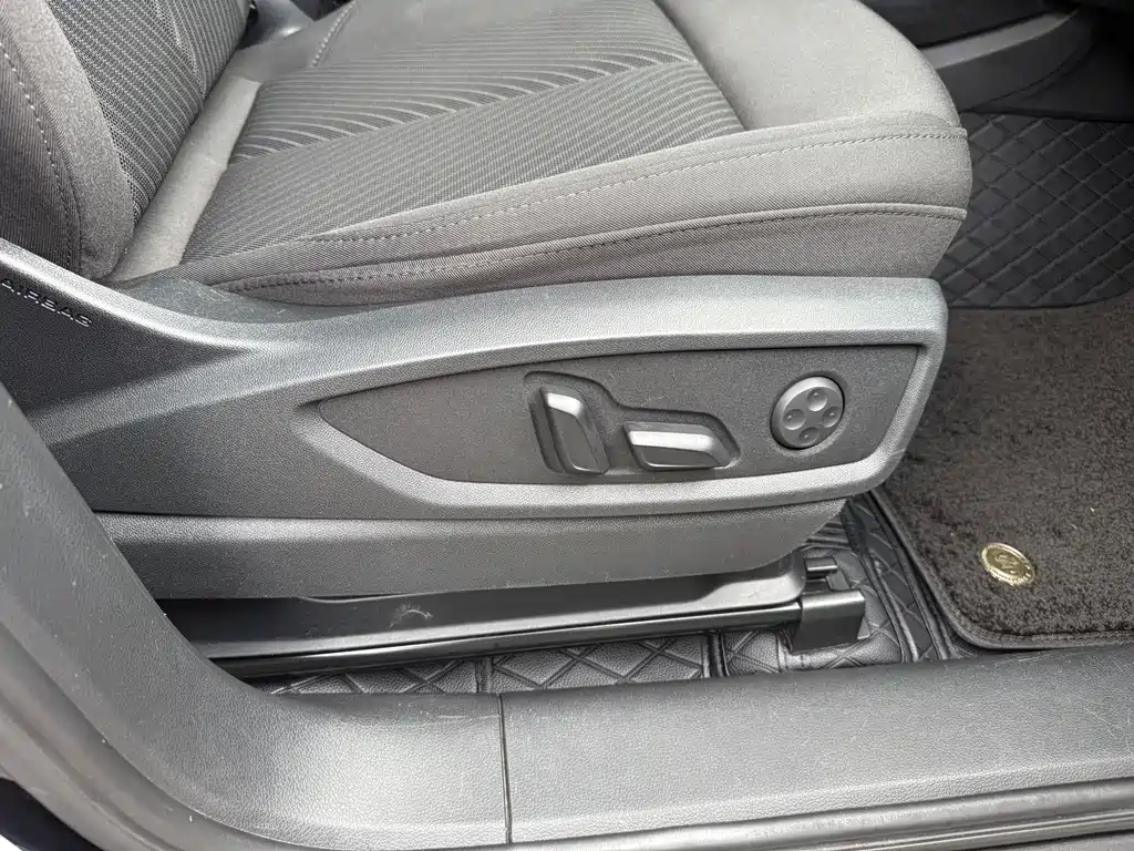 Audi Q5L — миниатюра 12