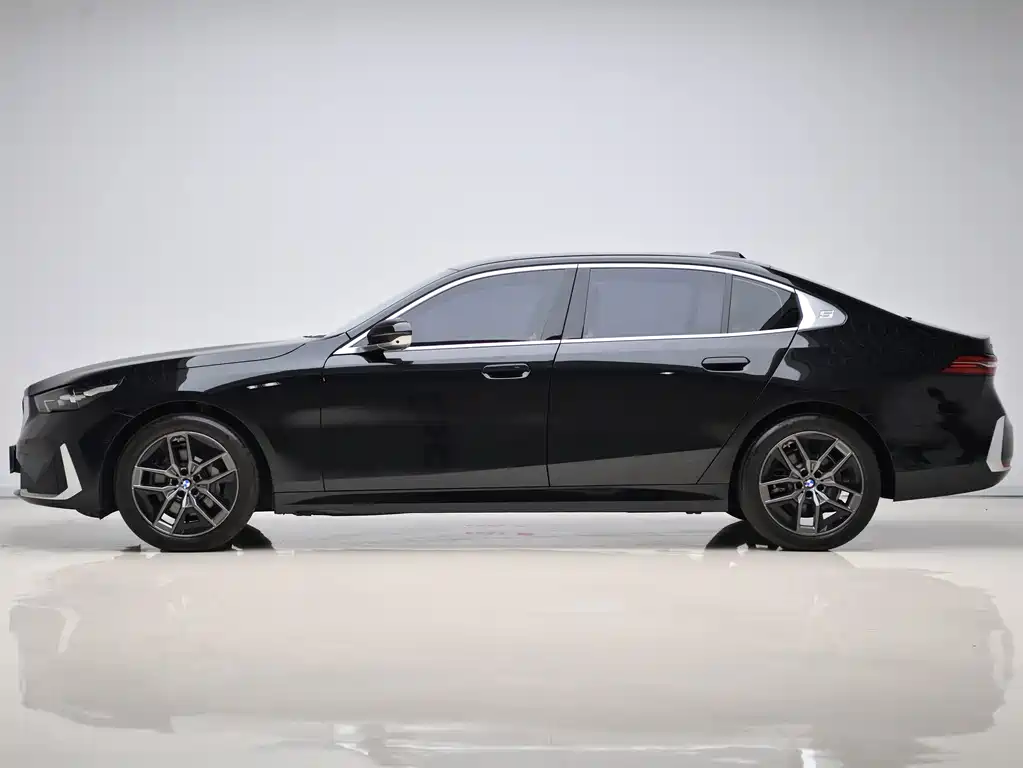 BMW 5 Series — миниатюра 7