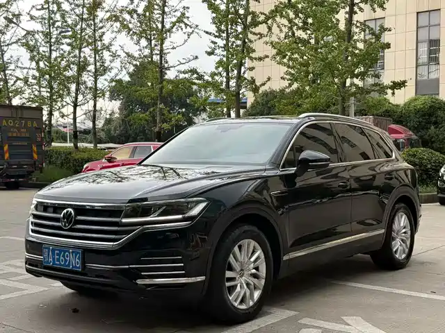 VOLKSWAGEN TOUAREG