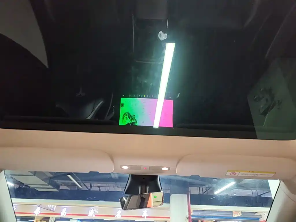 Tesla Model Y — миниатюра 18