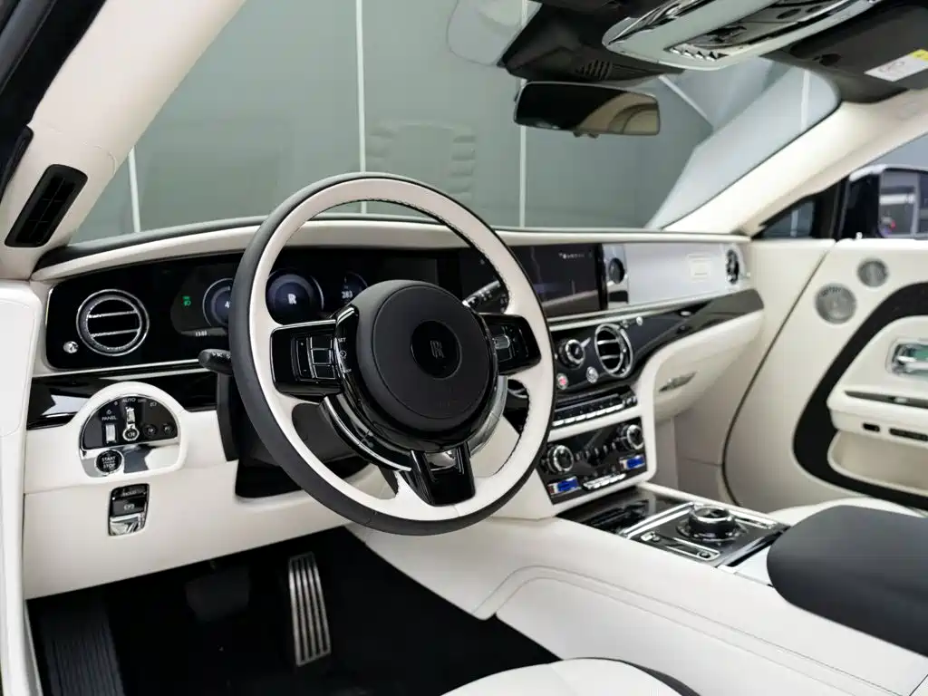 Rolls-Royce Phantom — миниатюра 12