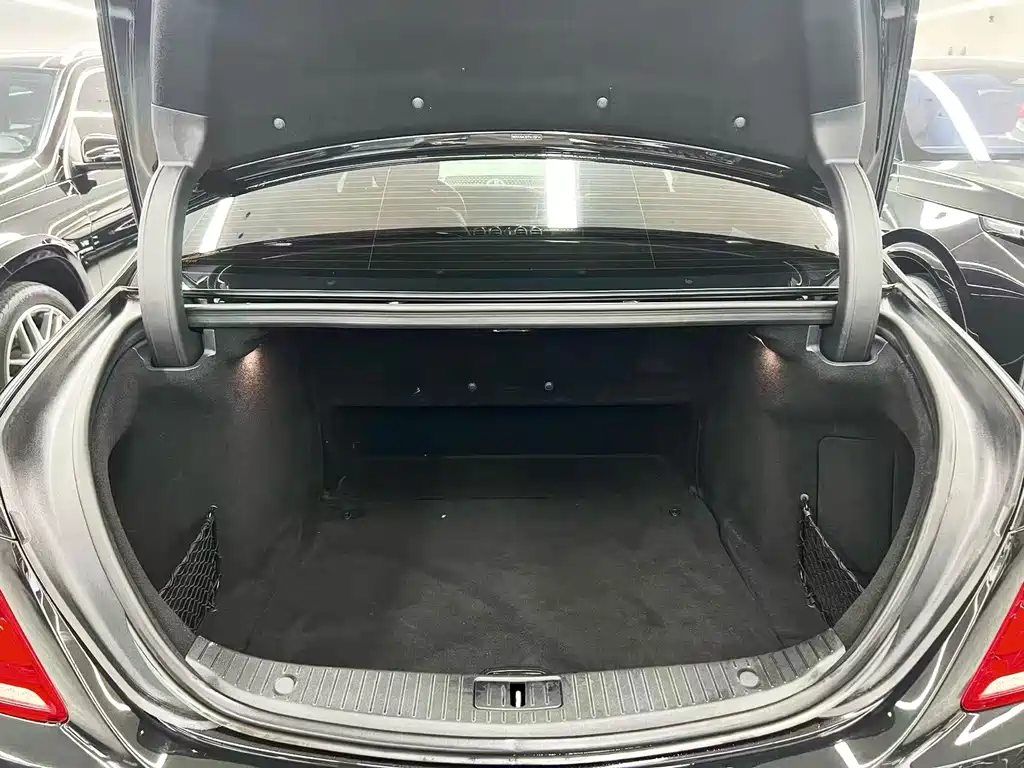 Mercedes-Benz S-Class — миниатюра 23
