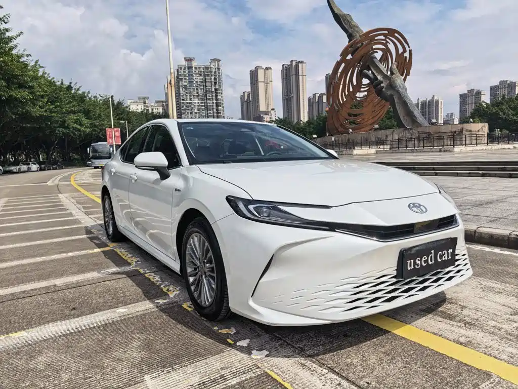 Toyota Camry — миниатюра 3