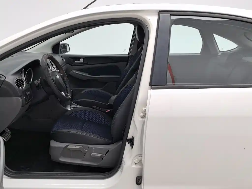 Ford Focus 2014 1.8L AT