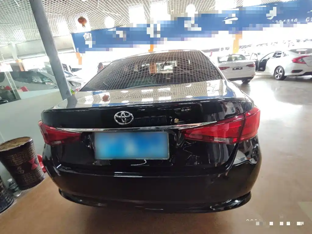 Toyota Crown — миниатюра 6