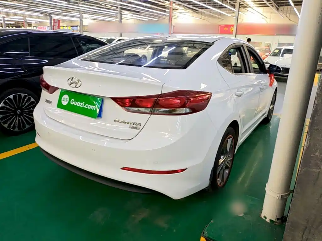 Hyundai Elantra — миниатюра 7