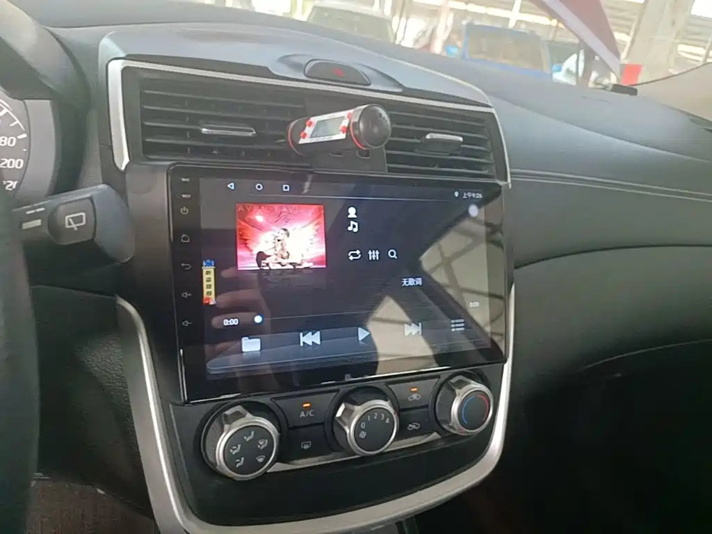 Nissan Tiida — миниатюра 13
