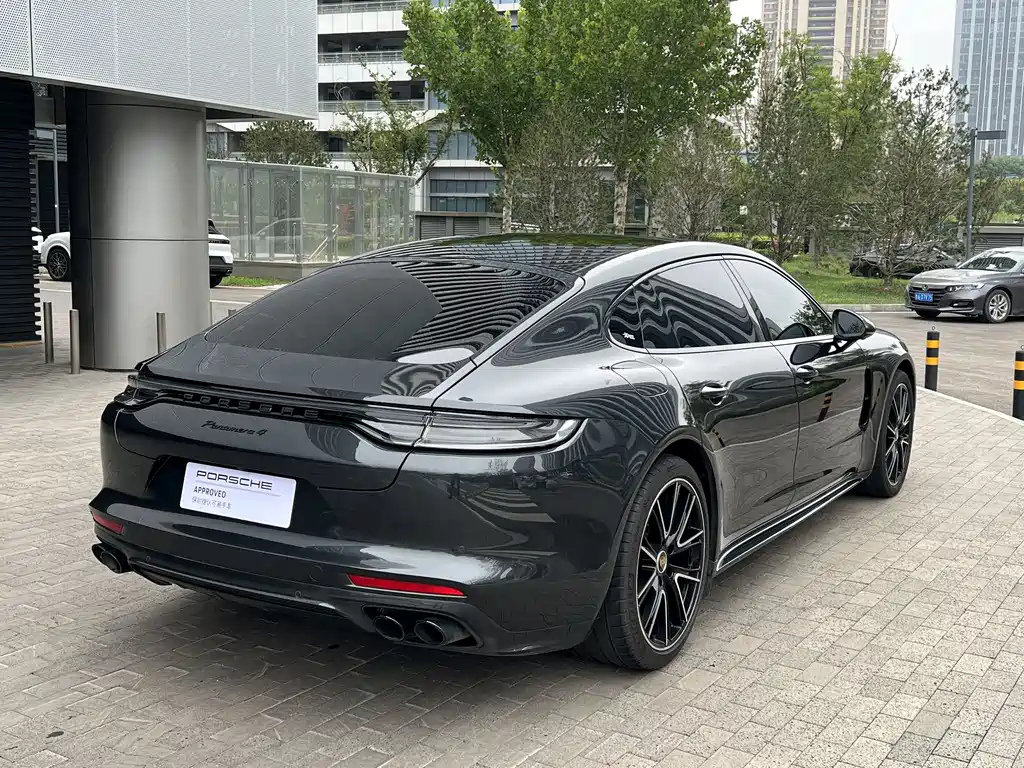 PORSCHE PANAMERA